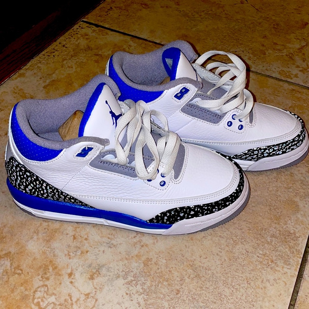 Air Jordan 3 Racer Blue Size 5.5.
